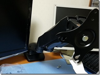 Monitor-arm (46)